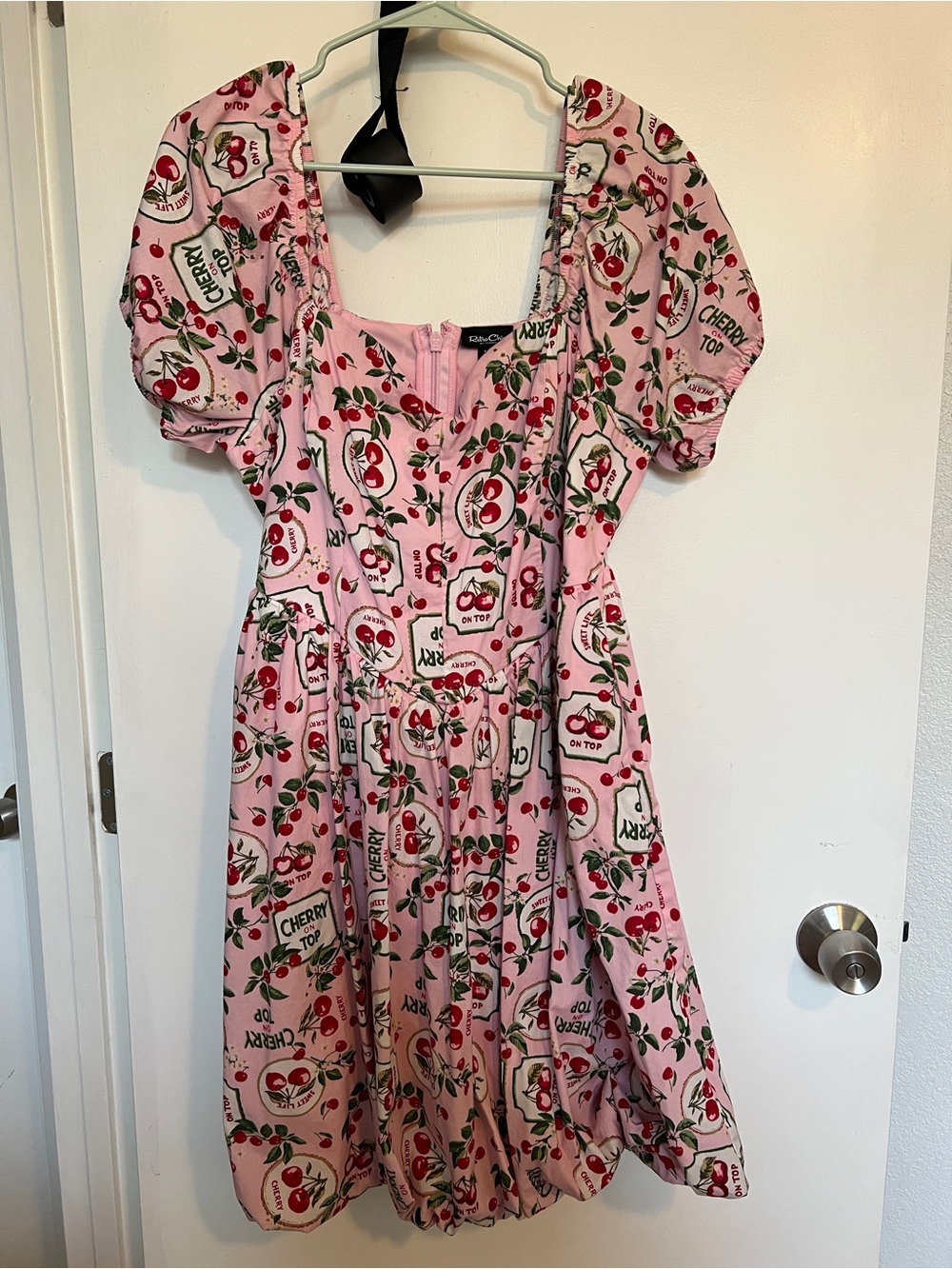 Retro Chic Pink Cherry-Print Puff Sleeve Dress